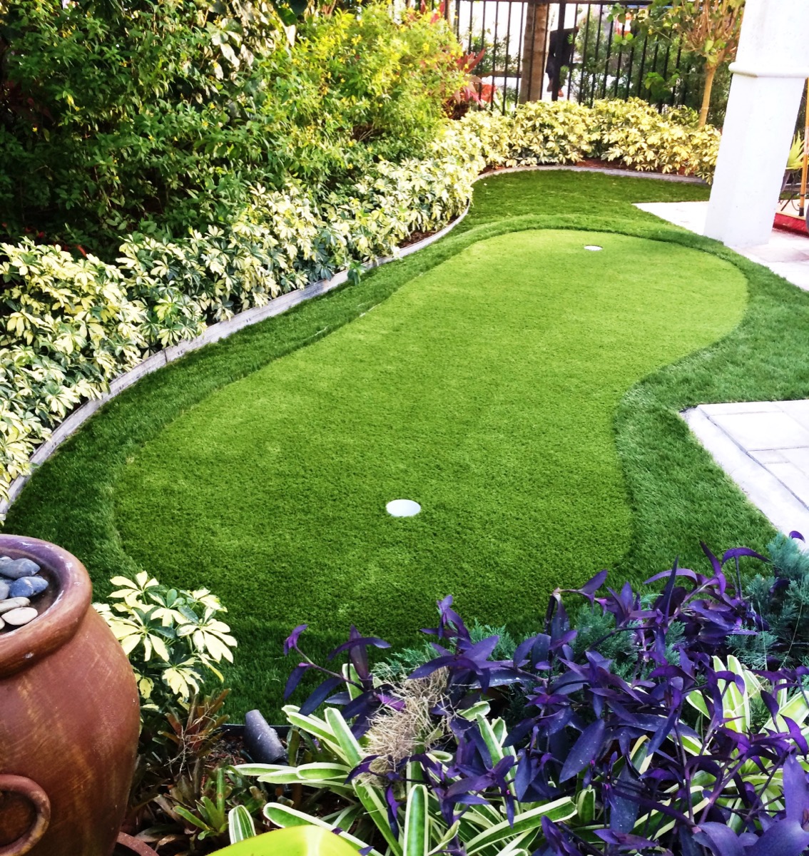 Backyard artificial putting green with clean edges